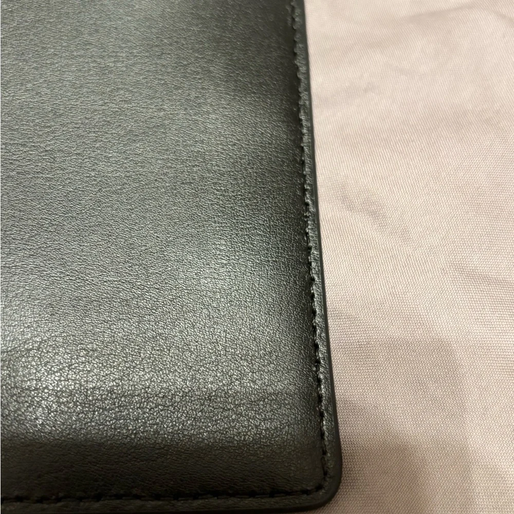 Coach Leather Pouch black with Gold Accents - Picture 4 of 9